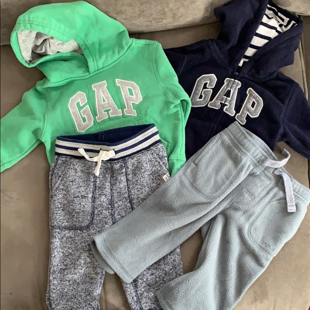 GAP bundle 2 Sweatshirts & 2 Pants 12-18 months